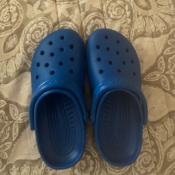 Crocs + charms - Picture 2 of 4